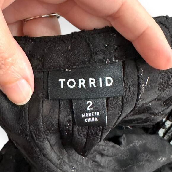 Torrid Size 2 Black Geo Clip Chiffon Smocked Peasant Button Up Blouse Women's 2X - Picture 10 of 12